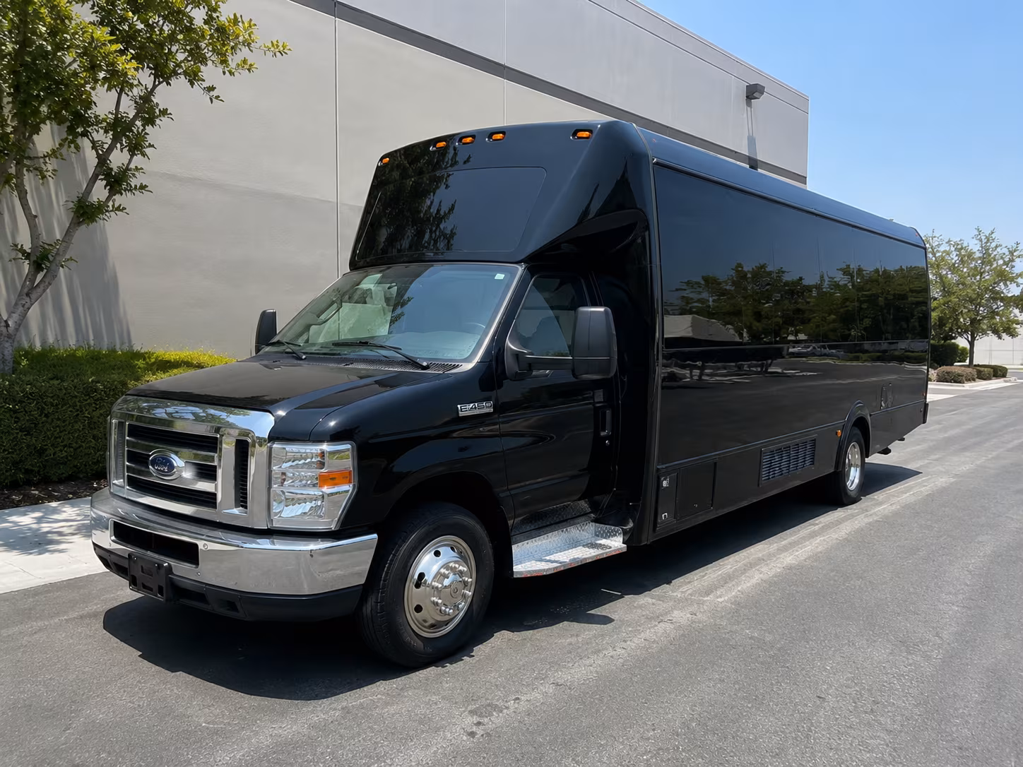 28 Passenger Party Bus Exterior