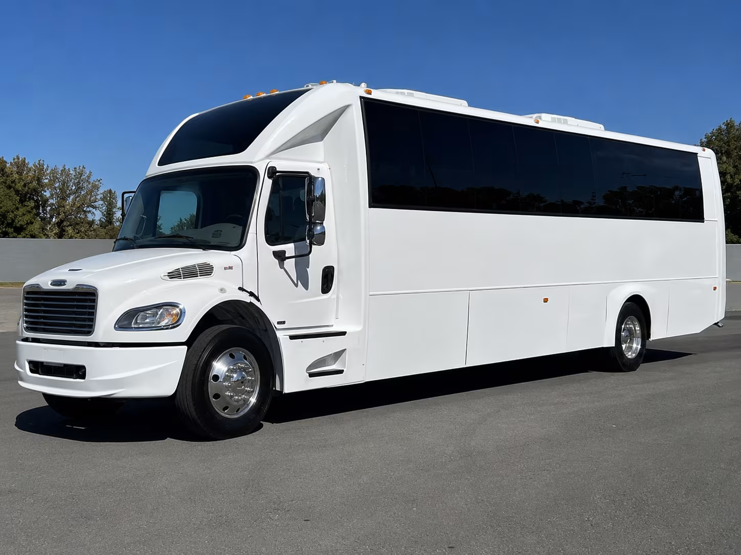 Newark Winery Tour & Pub Crawl Transportation party bus exterior
