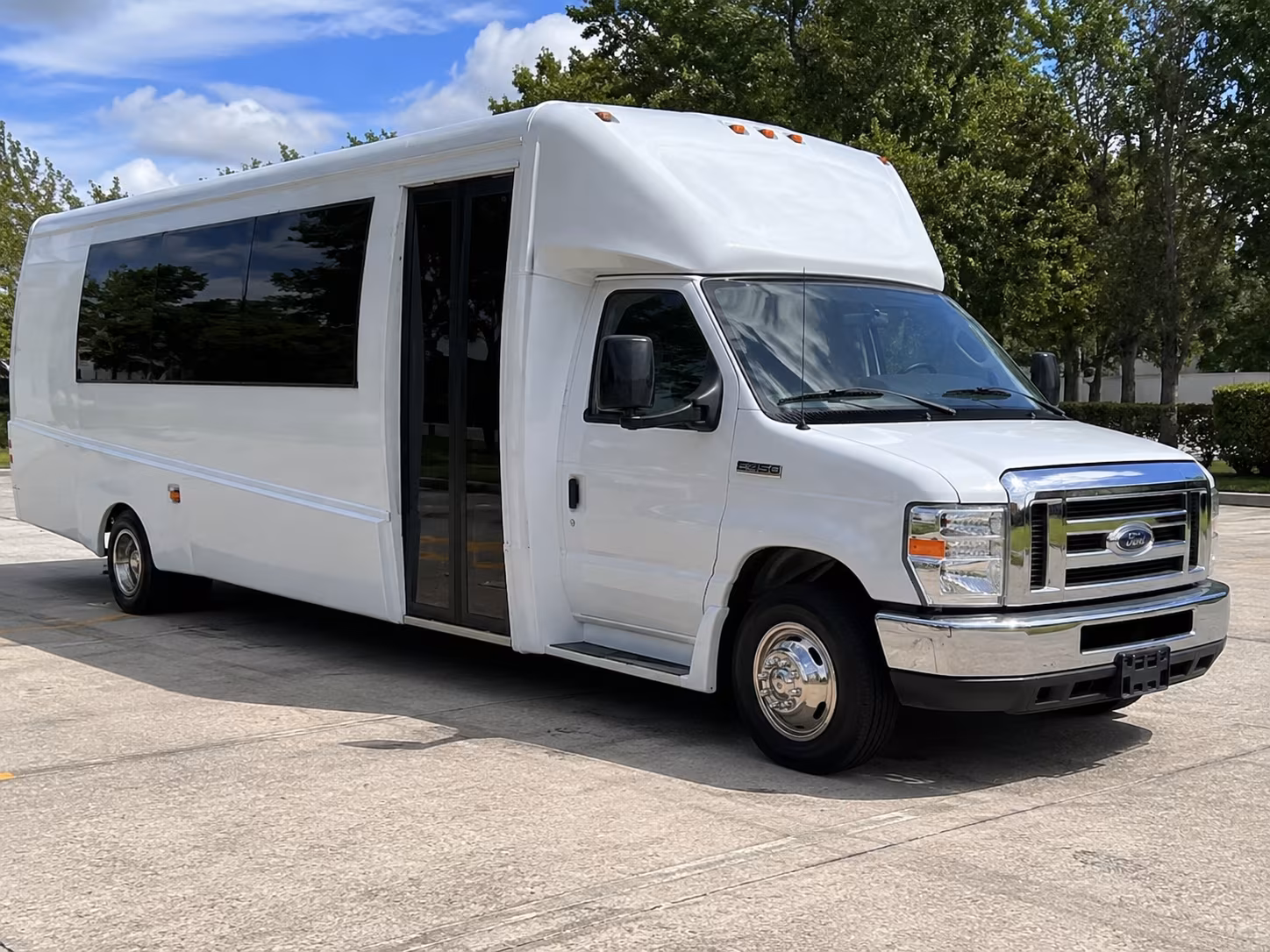 Newark Winery Tour & Pub Crawl Transportation party bus exterior